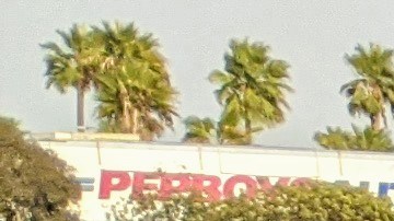 Residentes de Carson dicen que el olor es incómodo y doloroso.