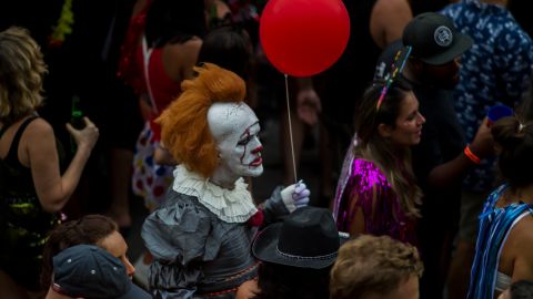 "Pennywise" de la vida real: identifican 45 años después a una víctima del payaso que asesinó a 33 personas