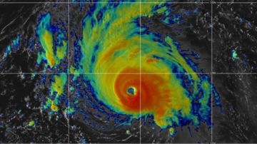 Aunque el NHC prevé que Sam se debilite en los próximamente, seguirá siendo un potente huracán hasta la noche del sábado.