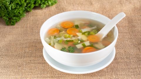 Sopa de pollo y verduras