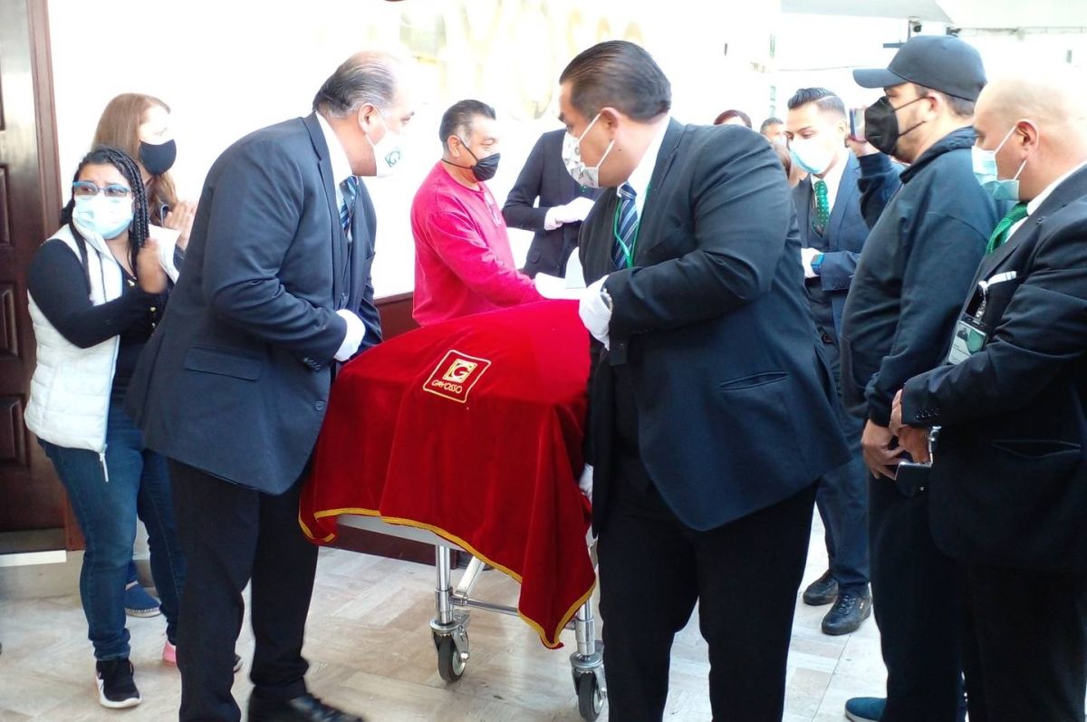 Between cheers and applause, Octavio Ocaña’s body is transferred to Tabasco: “Fly high!”