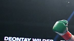 El gigante de Manchester empató y le ganó Wilder en las dos primeras peleas.
