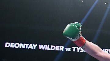 El gigante de Manchester empató y le ganó Wilder en las dos primeras peleas.
