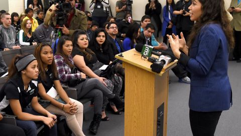 Universidades californianas abren sus puertas a estudiantes hispanos