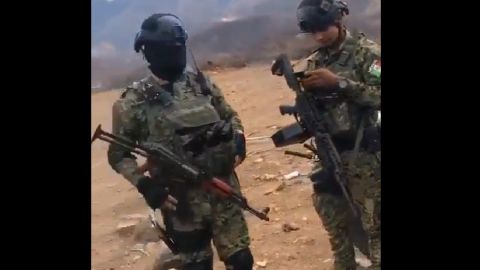 Narcos se exhiben en Sinaloa.