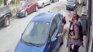 VIDEO: Narcos del Cártel del Golfo roban autos a pareja de adultos mayores