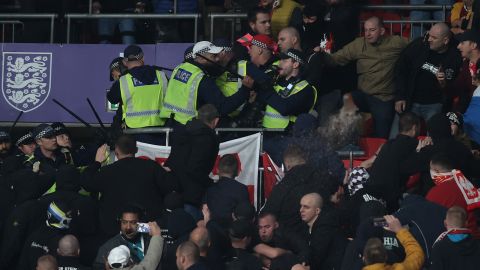 Se reportaron disturbios y peleas entre los aficionados húngaros y la policía de Londres.