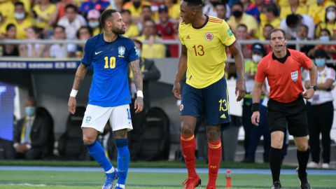 El encuentro entre Colombia y Brasil dejó una postal de Neymar y Mina discutiendo.