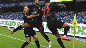 Celebración de Lorenzo Insigne, tras anotar el gol del triunfo para Napoli. (Foto: EFE)