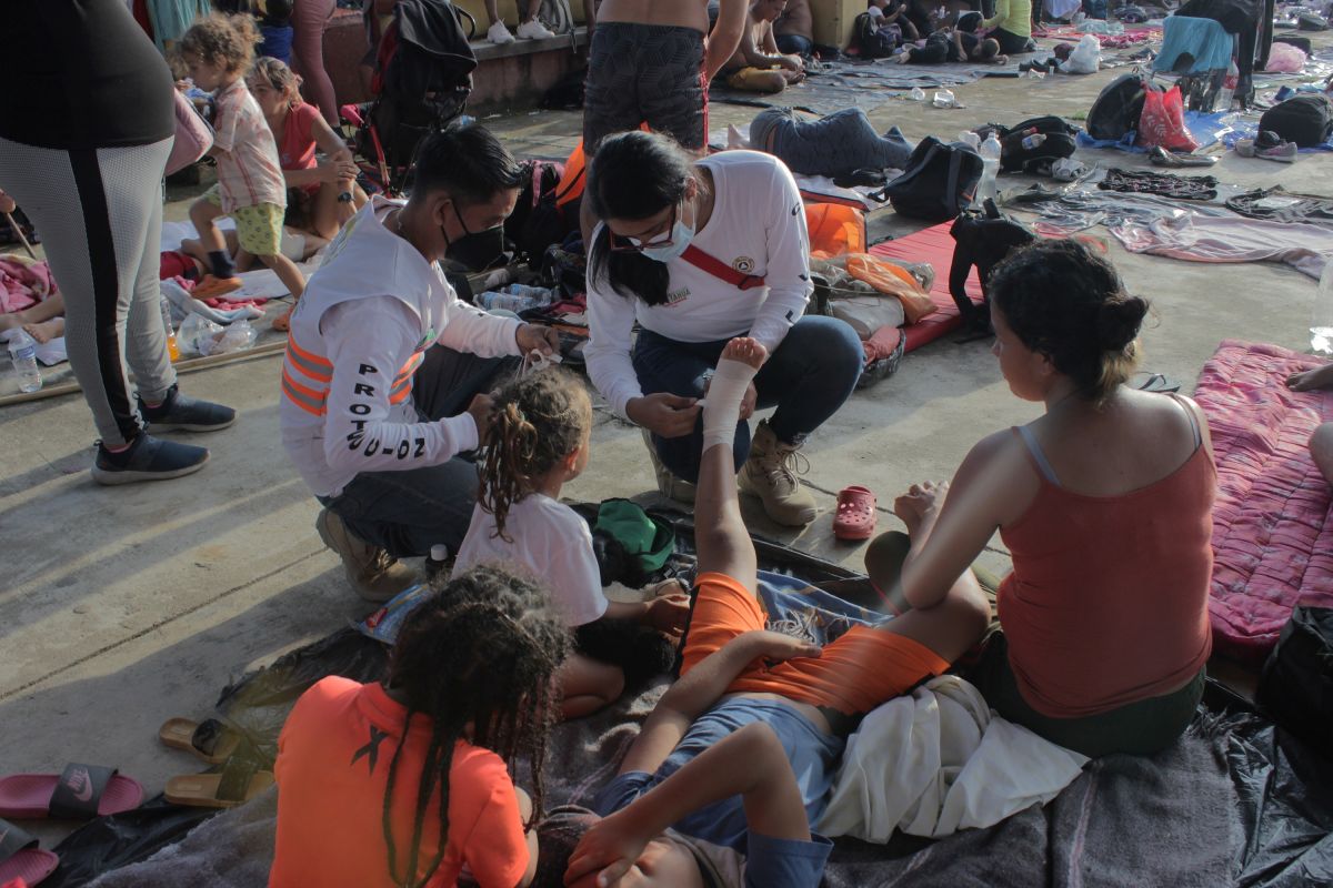 Migrantes centroamericanos toman un descanso en una comunidad en Chiapas.