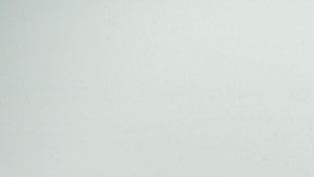 Foto de la rueda de un auto que está siendo remolcado