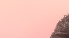 Brandon Peniche, Alejandra Robles Gil y Danilo Carrera protagonizan 'Contigo Sí'.