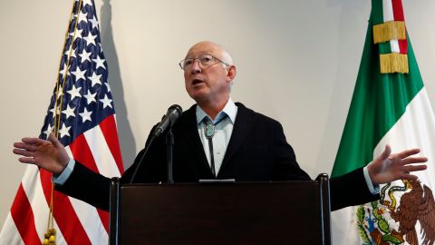 El embajador de Estados Unidos en México Ken Salazar abre un diálogo sobre inmigración