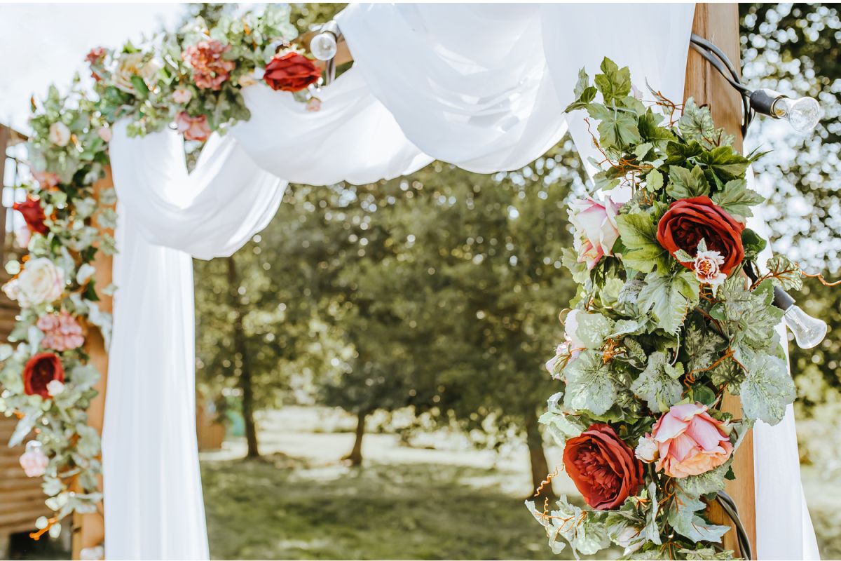 Las mejores opciones de flores artificiales para decorar tu boda y ahorrar  dinero - La Opinión