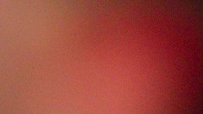 Eiza González posando de espalda en la Met Gala 2021