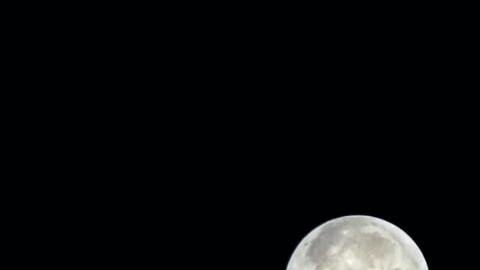 Las fases de la luna influyen en la vida amorosa, según astrólogos.