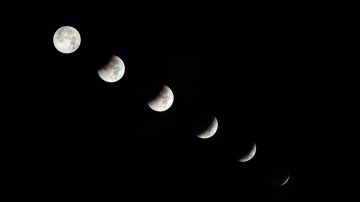 Las fases de la luna influyen en la vida amorosa, según astrólogos.