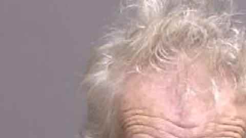 Louis Branson, de 65 años, permanece en una cárcel de Florida.
