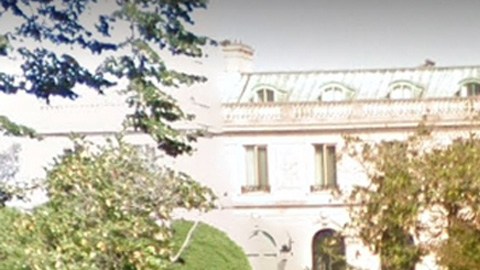 Venden en $27 millones mansión que perteneció a hombre que murió con su hijo en el Titanic