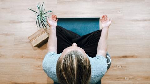 Ejercicios de respiración son ideales para limpiar el aura.