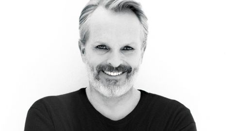 Miguel Bosé tendrá su propia serie al estilo Luis Miguel.