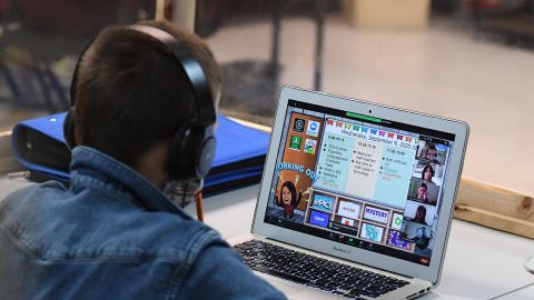 La pandemia reveló que los alumnos lainos tuvieron menos acceso a tecnología para recibir educación./  fotos: archivo.