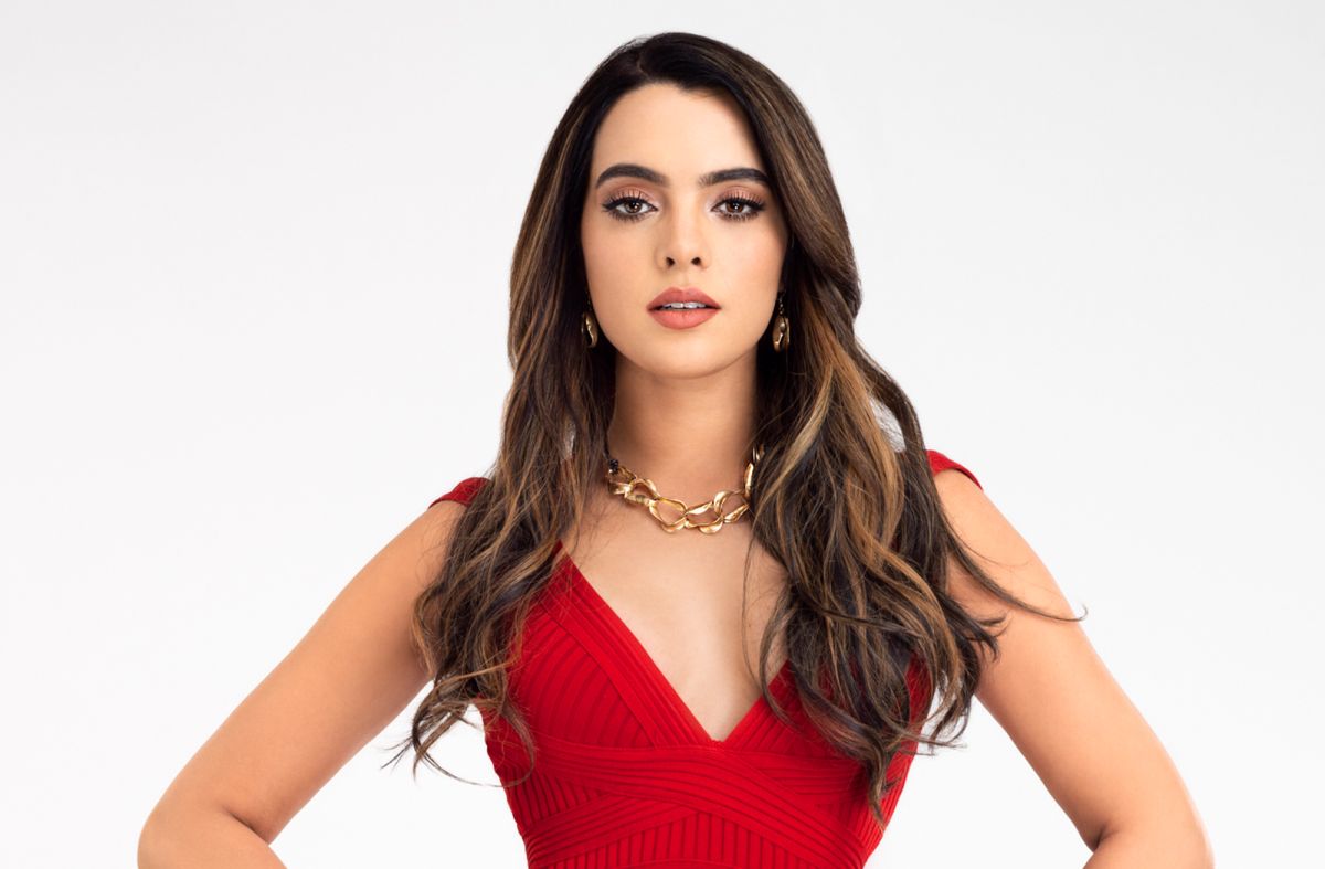 Scarlet Gruber is Julieta Lugo in ‘Si Nos Dejan’, Televisa and Univision telenovela