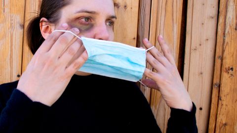 La violencia doméstica no son solo golpes. IShutterstock)