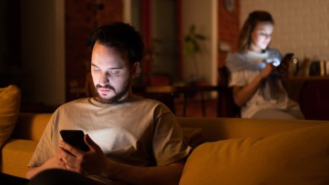 Los hombres menos románticos del Zodiaco no se preocupan por ser detallistas.