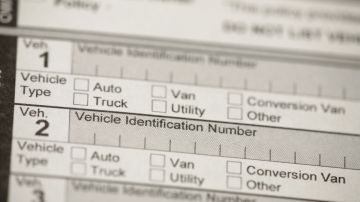 Foto de un formulario en el que se enfoca "Vehicle Identification Number"
