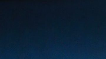 Prender una vela al revés tiene un simbolismo relacionado con la magia negra y brujería.