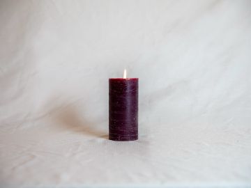 Las velas moradas se usan para proteger el hogar.