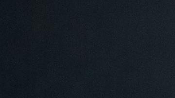 Foto de un adolescente conduciendo un auto