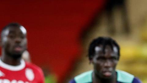 El mexicano Eríck Gutiérrez fue titular con el PSV luego de 8 meses. (Foto: EFE)