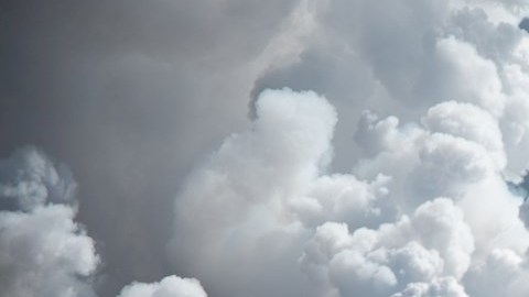 VIDEO: Lava del volcán Cumbre Vieja llega nuevamente al mar y obliga a confinamiento de población