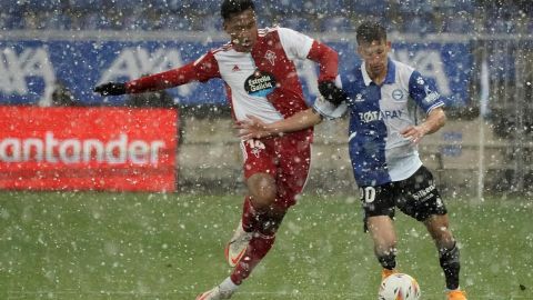 La nieve se hizo protagonista en el estadio en Vitoria para el Alavés vs Celta.