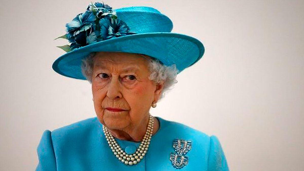 La reina Isabel II de Inglaterra continúa siendo la principal figura política de más de 50 países.