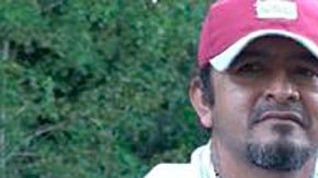 Roberto Lara, Reina y los hijos de ella, Justin (15) y Astrid (14) en el centro de Fedasil donde viven temporalmente en el sur de Bélgica.