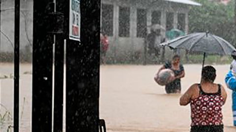 Eventos como inundaciones, huracanes y sequías se están volviendo más frecuentes e intensos con el cambio climático.