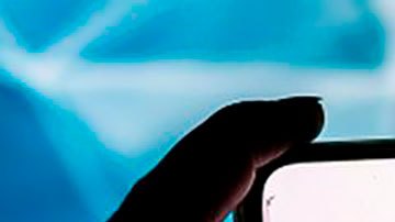 TikTok: rescatan a una menor después de que usara un gesto viral para pedir auxilio