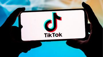 TikTok: rescatan a una menor después de que usara un gesto viral para pedir auxilio