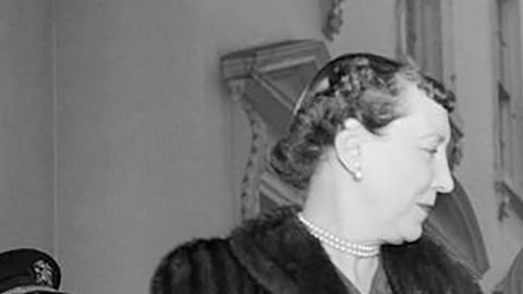 En diciembre de 1954, durante el gobierno de Einsenhower, el Sha de Irán y su esposa, la reina Soraya, visitaron la Casa Blanca.