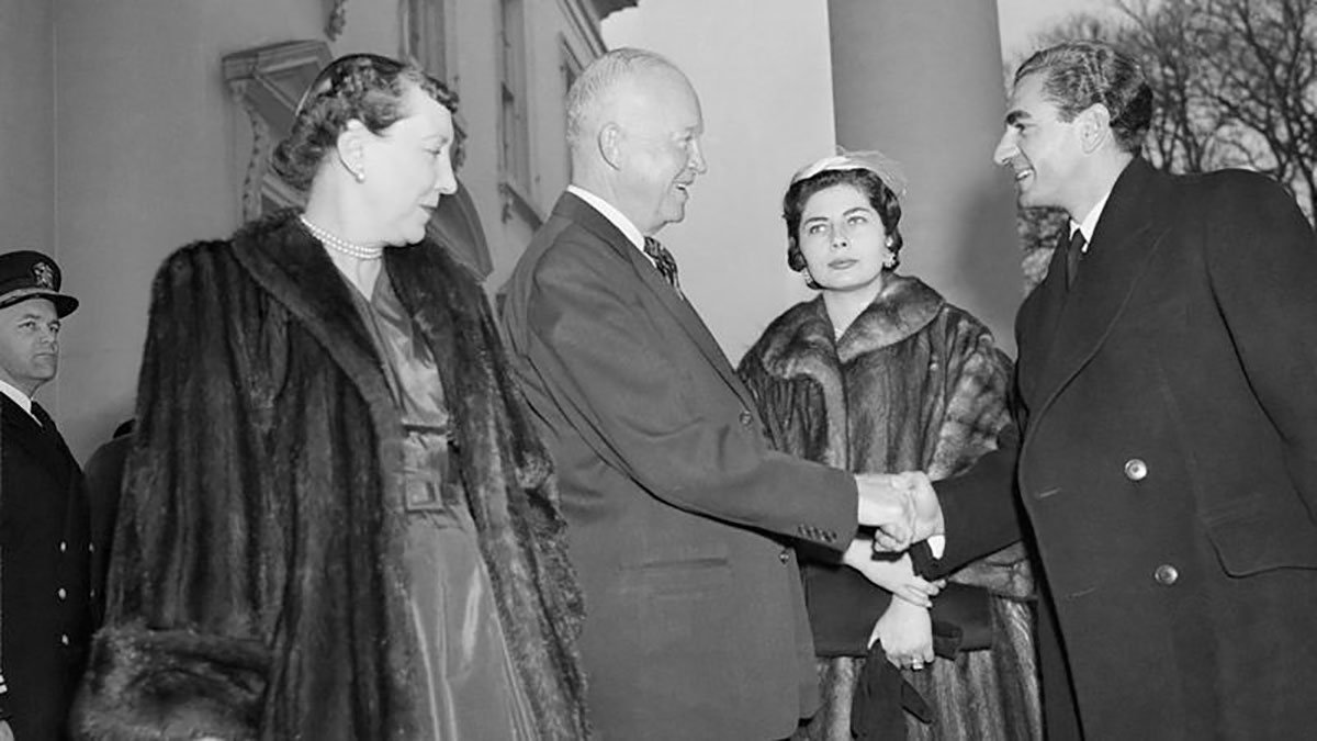 En diciembre de 1954, durante el gobierno de Einsenhower, el Sha de Irán y su esposa, la reina Soraya, visitaron la Casa Blanca.