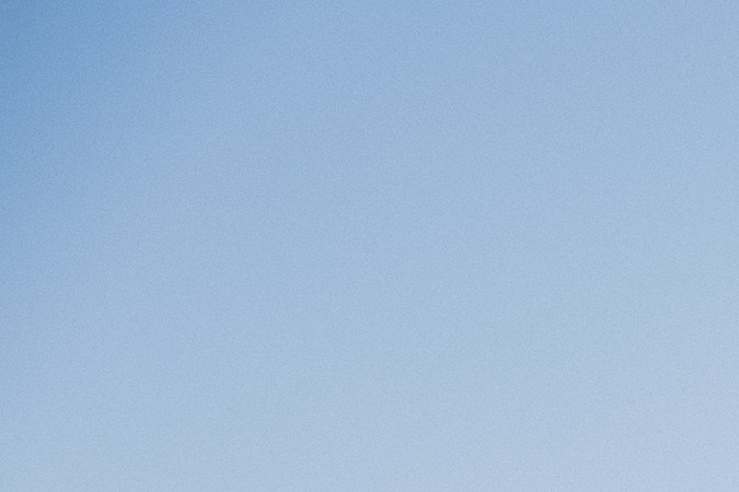 Foro de una camioneta Rivian mostrando su carpa extendida