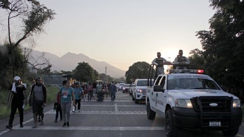 Caravana migrante llega al municipio de Pijijiapan Chiapas en su intento por avanzar hasta la Ciudad de México.