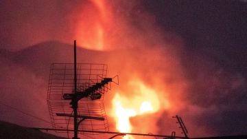 Una nueva colada de lava en La Palma destruye cementerio y todo lo que encuentra a su paso