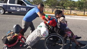 Caravana migrante llega a la comunidad de Chahuites en el Estado de Oaxaca, México.