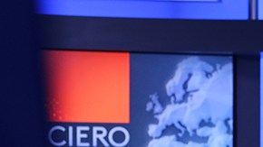 Jorge Ramos junto a María Elena Salinas, su compañera que más años lo acompañó en Univision Noticias