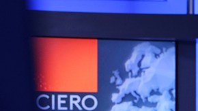 Jorge Ramos junto a María Elena Salinas, su compañera que más años lo acompañó en Univision Noticias