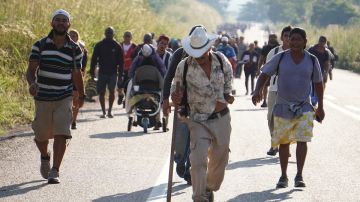 Caravana migrante recorre 12km y llega a Zanatepec, en Oaxaca, México.